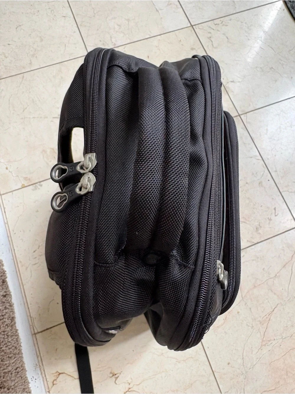 Swiss Gear Black Men's Laptop Backpack - Durable Commuter Bag